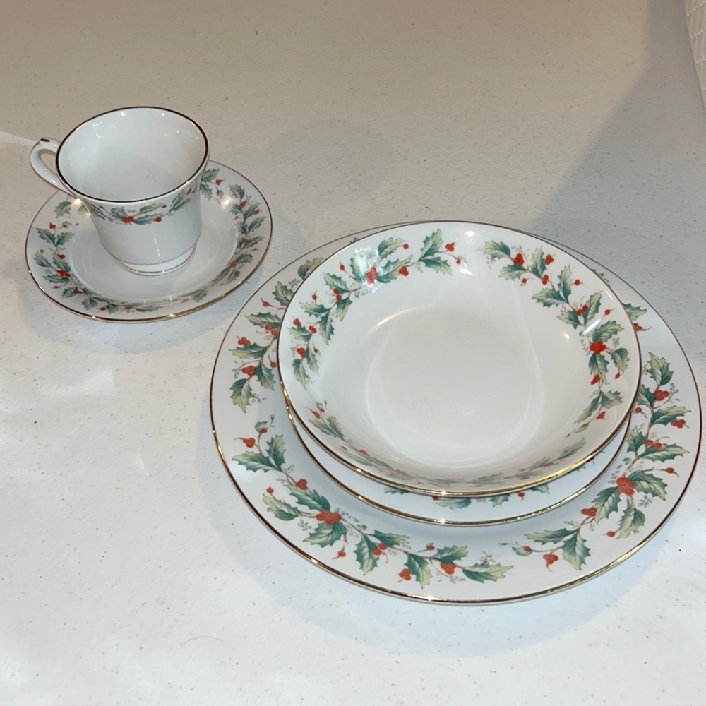 Christmas Fine China By China Pearl Pattern Noel 5pc Place Setting
